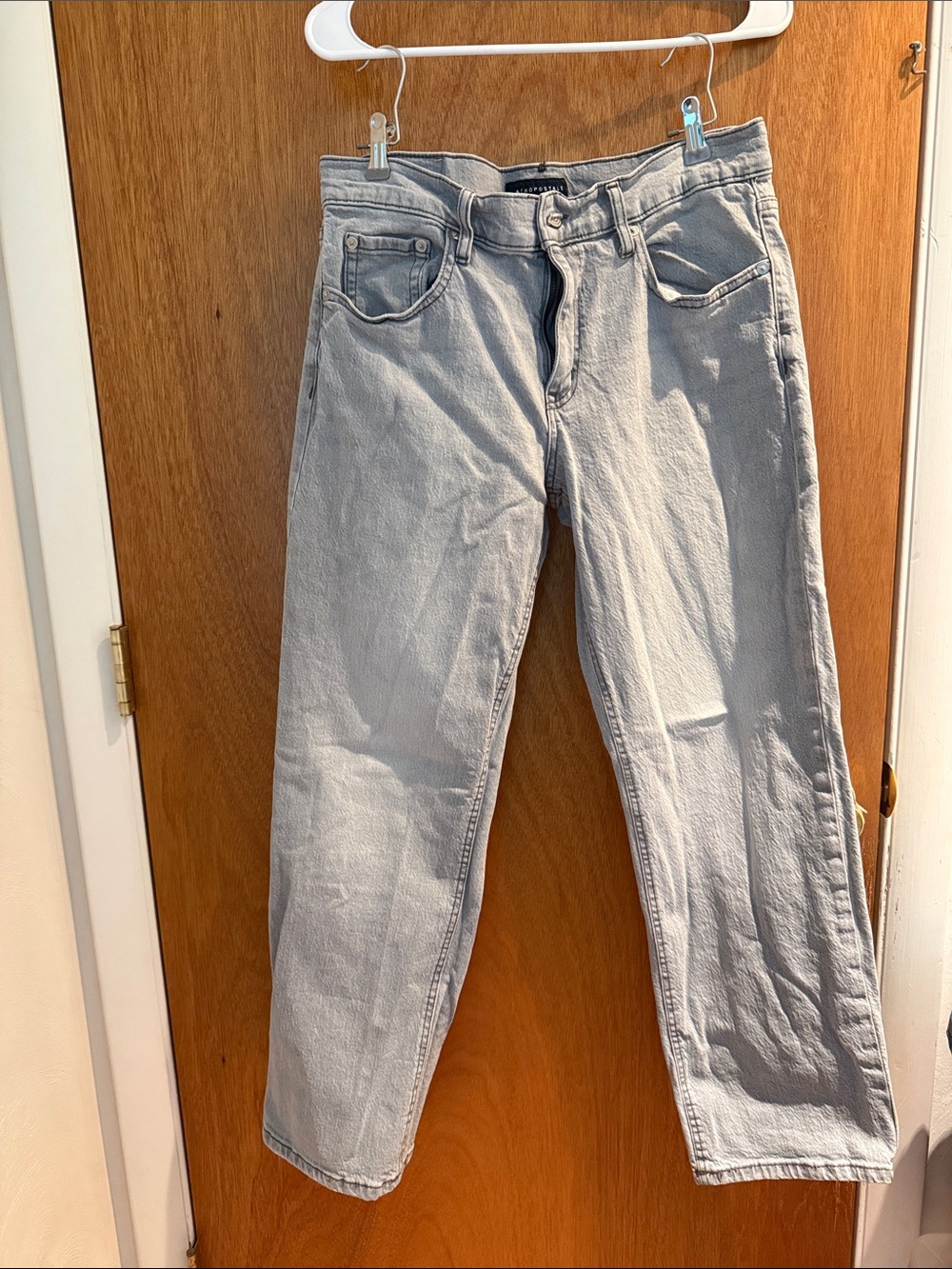 Aeropostale Women's Straight Leg Jeans in Light Gray
